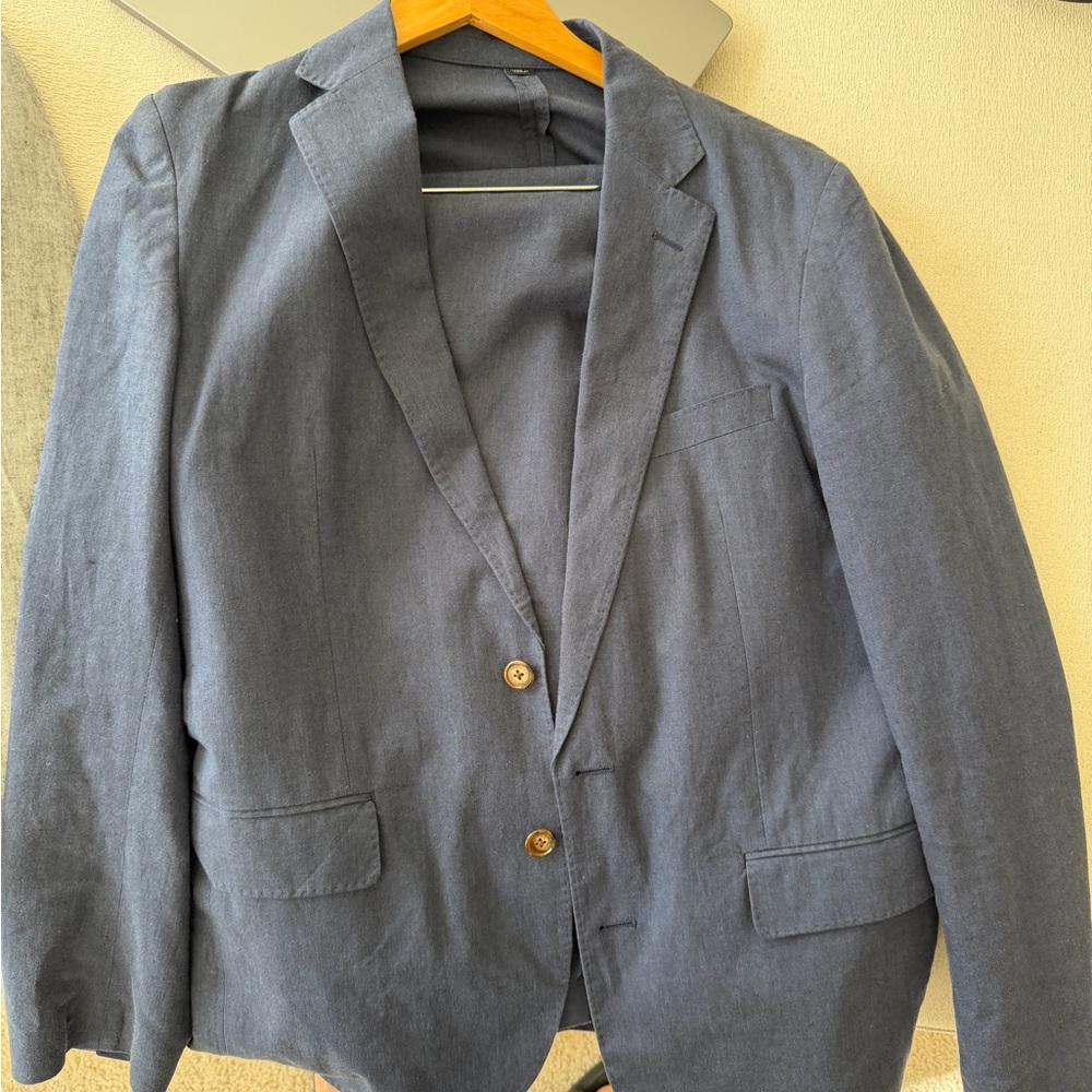 Men’s summer suit in navy